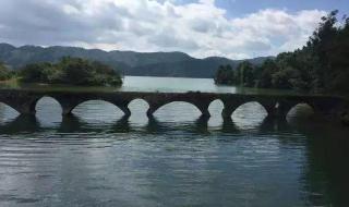 家属登门感谢救人小伙 家属登门感谢救人小伙